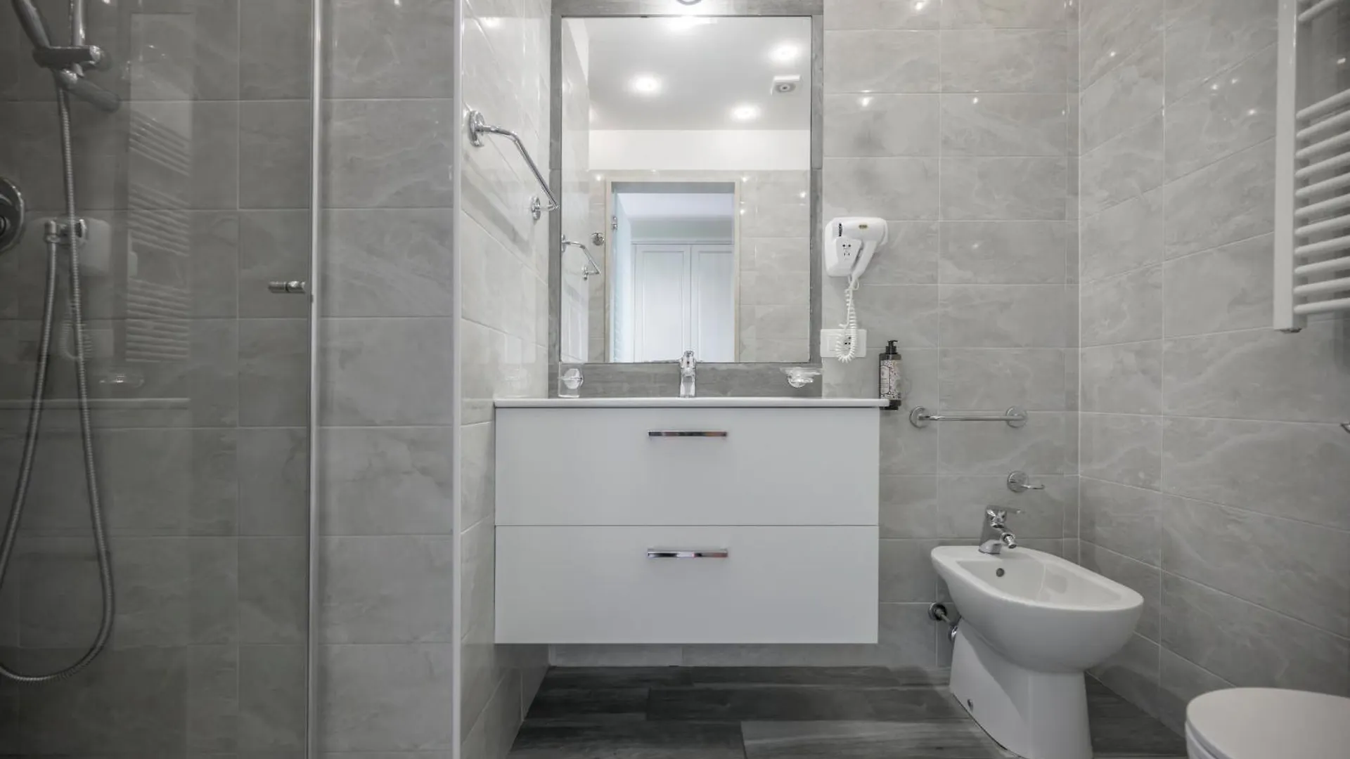 Hotel Villa Paradiso Suite Moniga del Garda 4*,  Italy